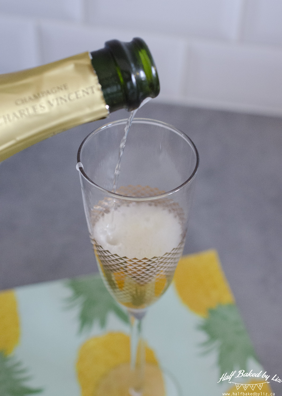 5 - Pour Champagne