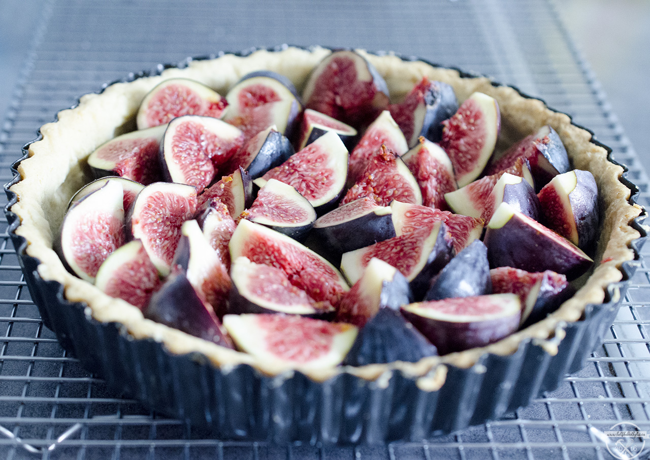 11-arrange-figs-in-tart-shell